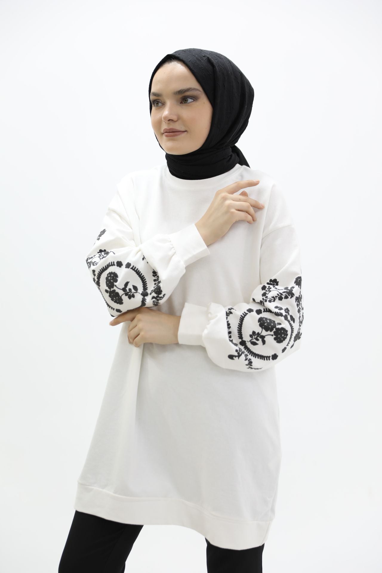 Sweatshirt White with Flower Printed Sleeves