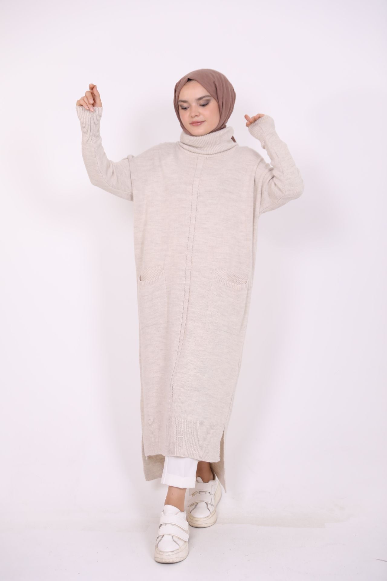 Long Knitwear Tunic with Pockets Beige