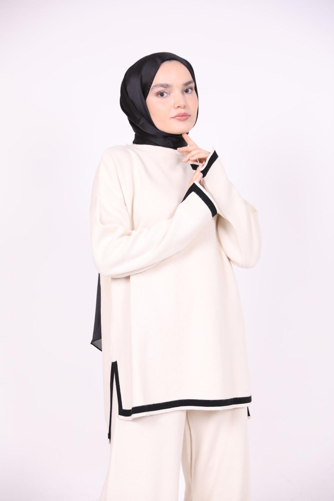 Stripe Detailed Slit Knitwear Suit Beige