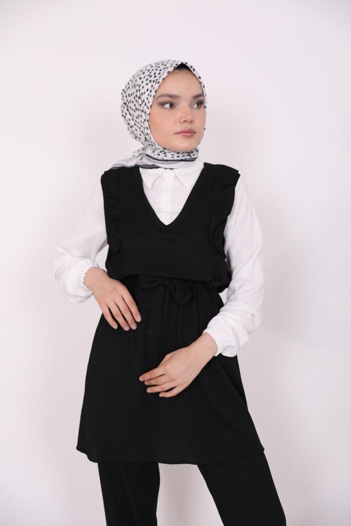 Önü Fırfırlı Gömlek Detaylı Takım Siyah