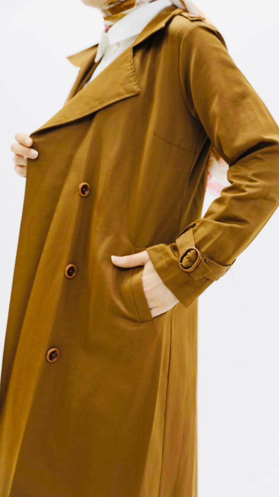 Omzu Düğme ve Beli Kuşaklı Trenç Camel
