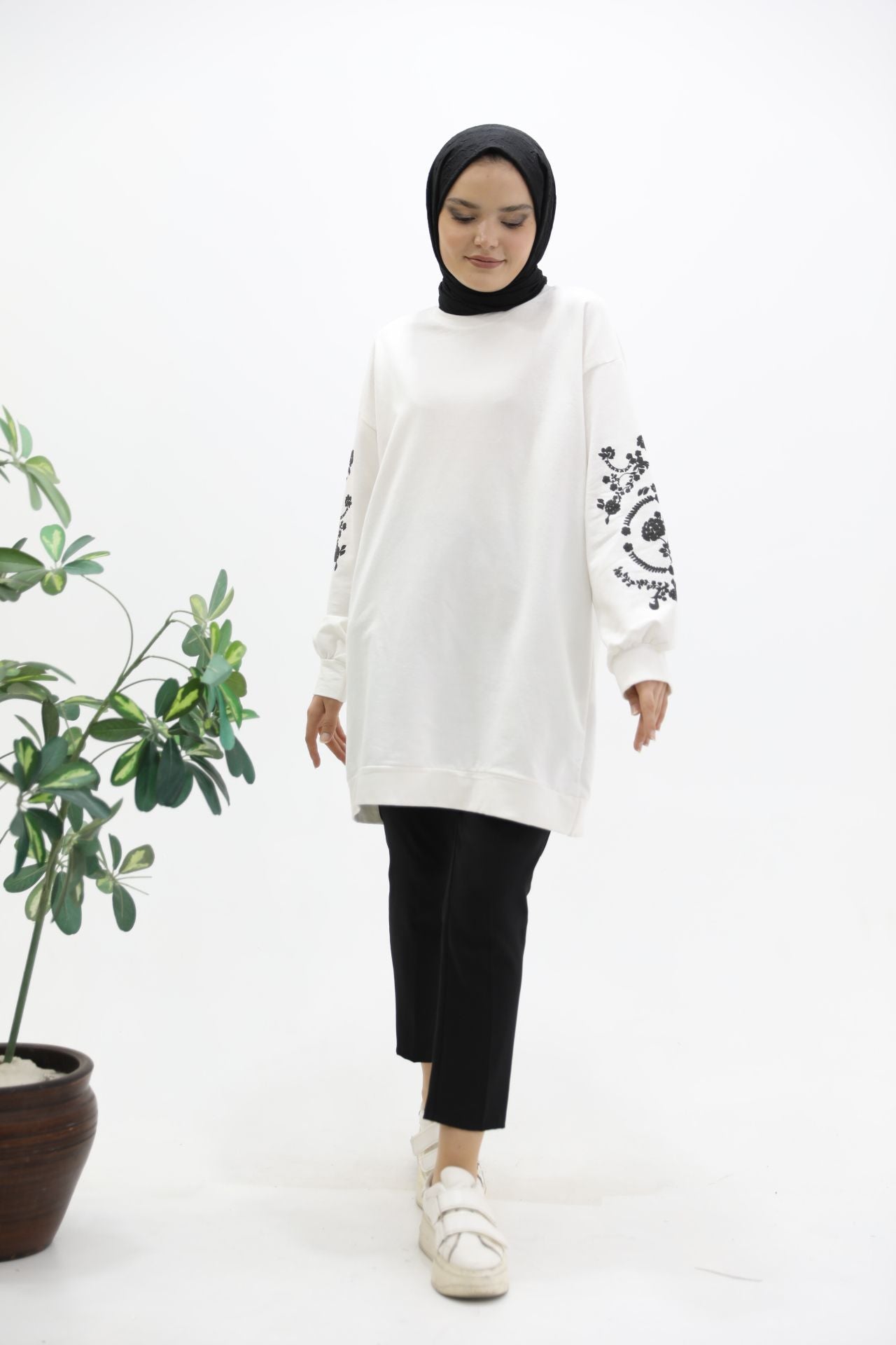 Sweatshirt White with Flower Printed Sleeves