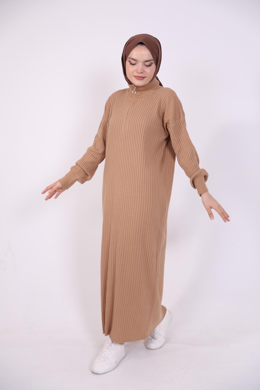Yakası Fermuarlı Triko Elbise Camel