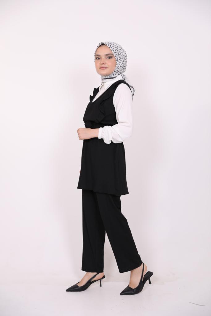 Önü Fırfırlı Gömlek Detaylı Takım Siyah
