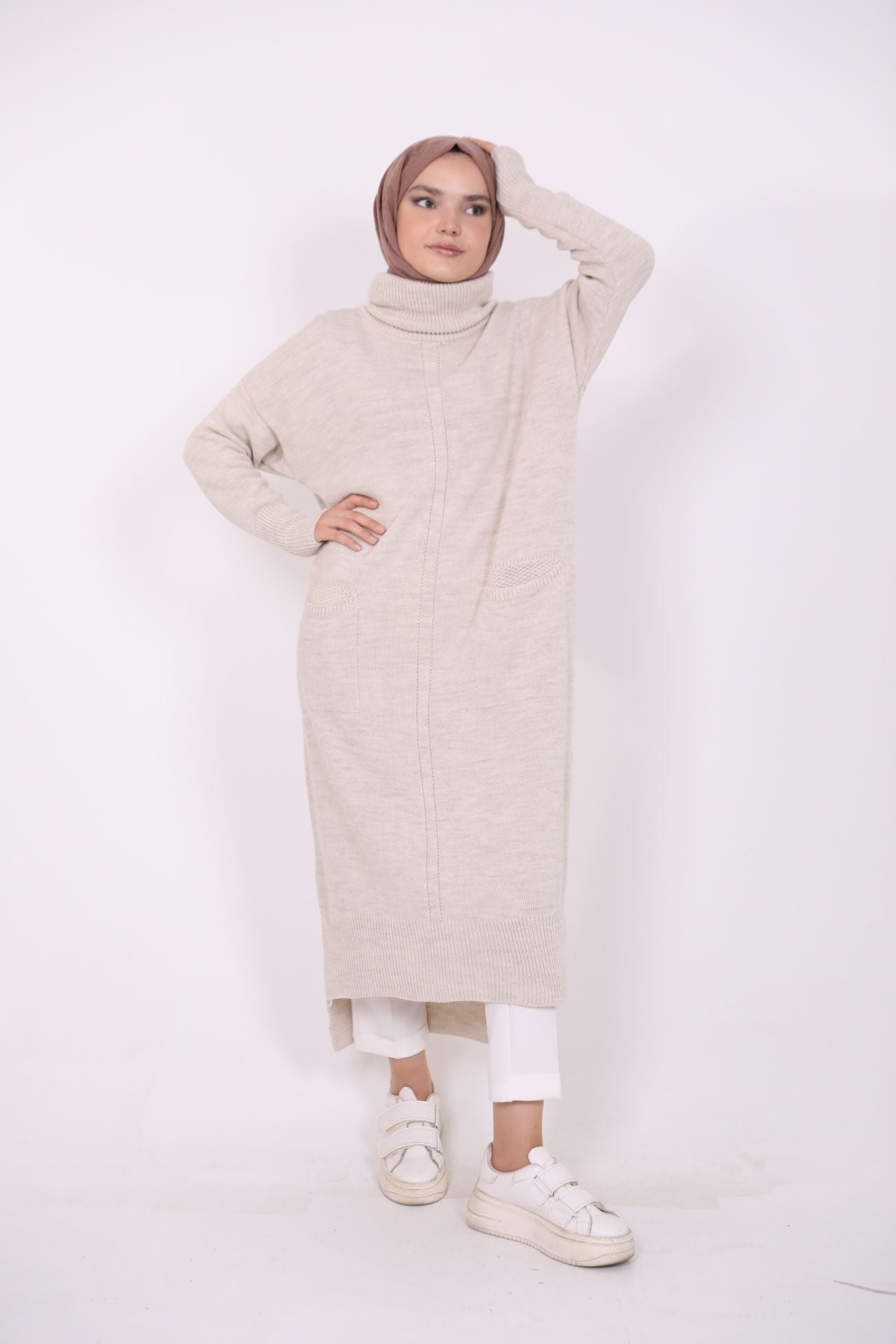 Long Knitwear Tunic with Pockets Beige
