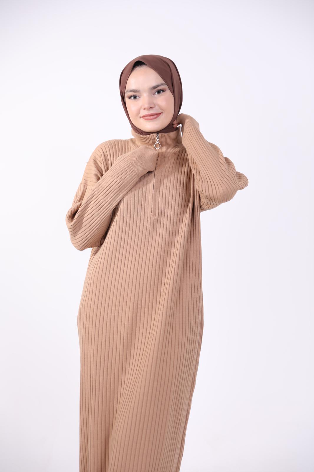 Yakası Fermuarlı Triko Elbise Camel