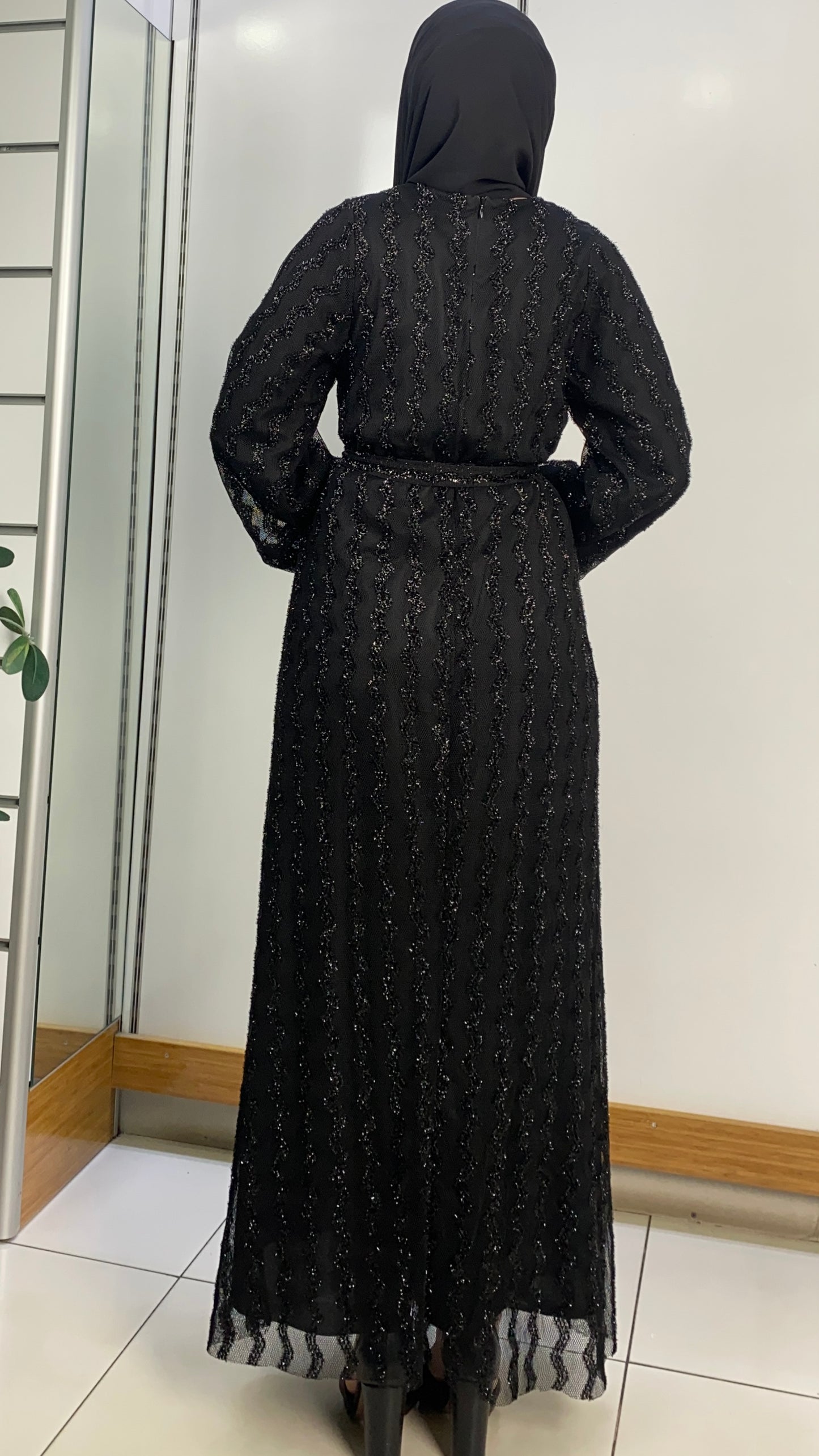 Güpür Modelli Beli Kuşaklı Elbise Siyah