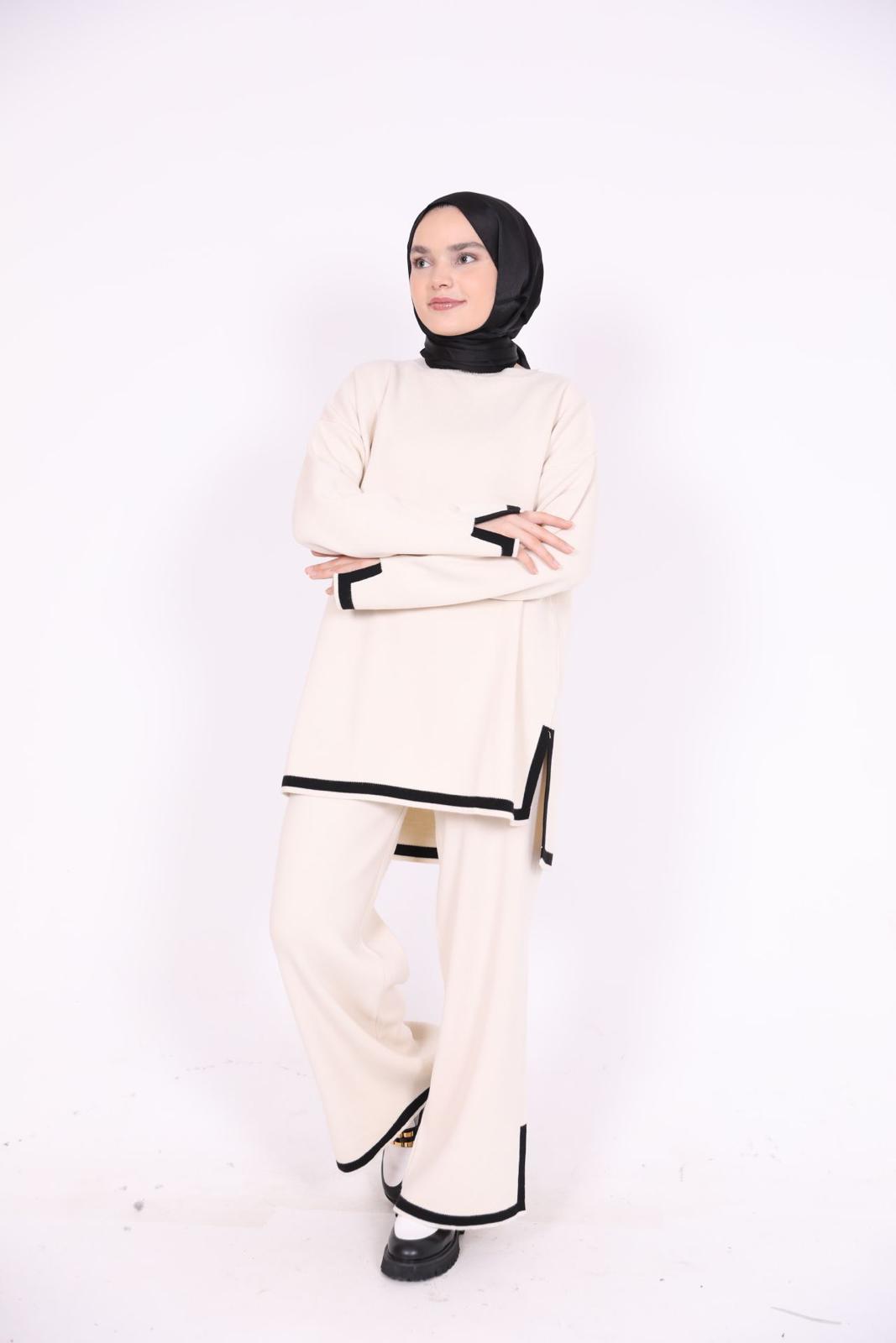 Stripe Detailed Slit Knitwear Suit Beige