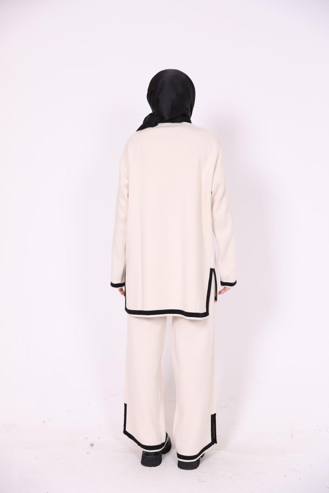 Stripe Detailed Slit Knitwear Suit Beige
