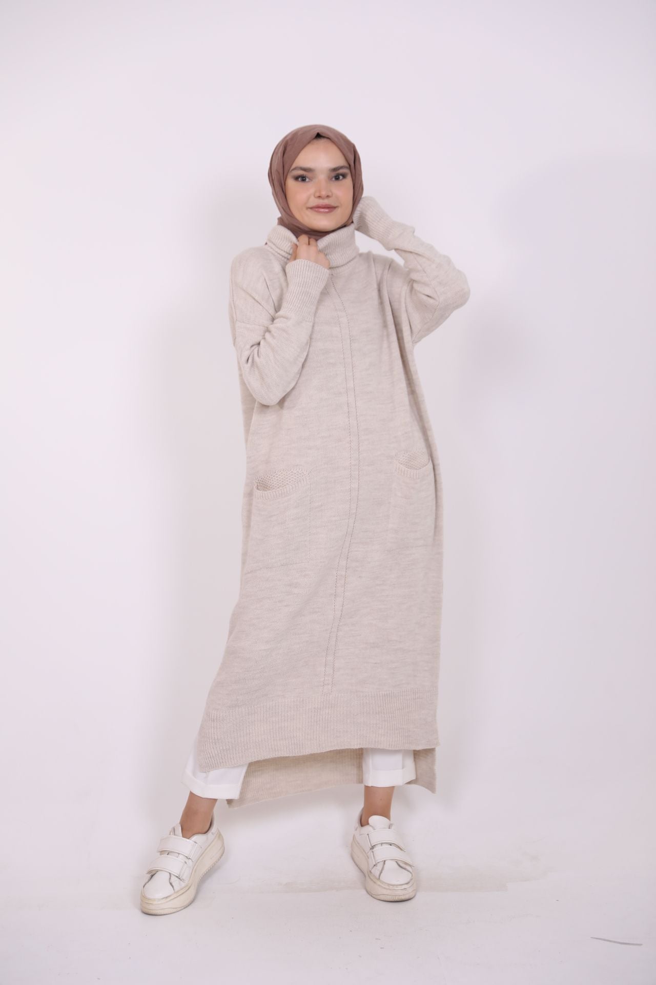 Long Knitwear Tunic with Pockets Beige