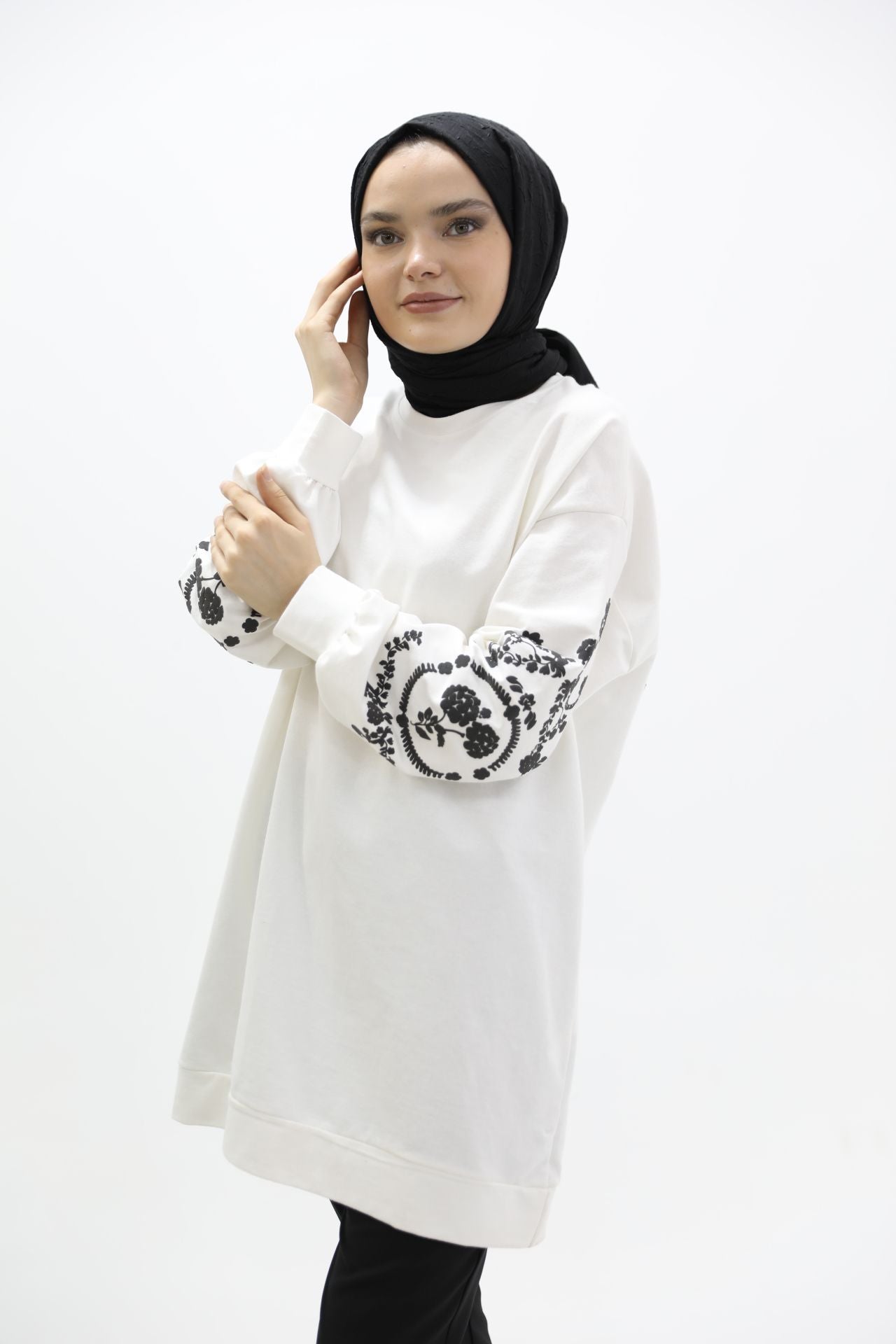 Sweatshirt White with Flower Printed Sleeves