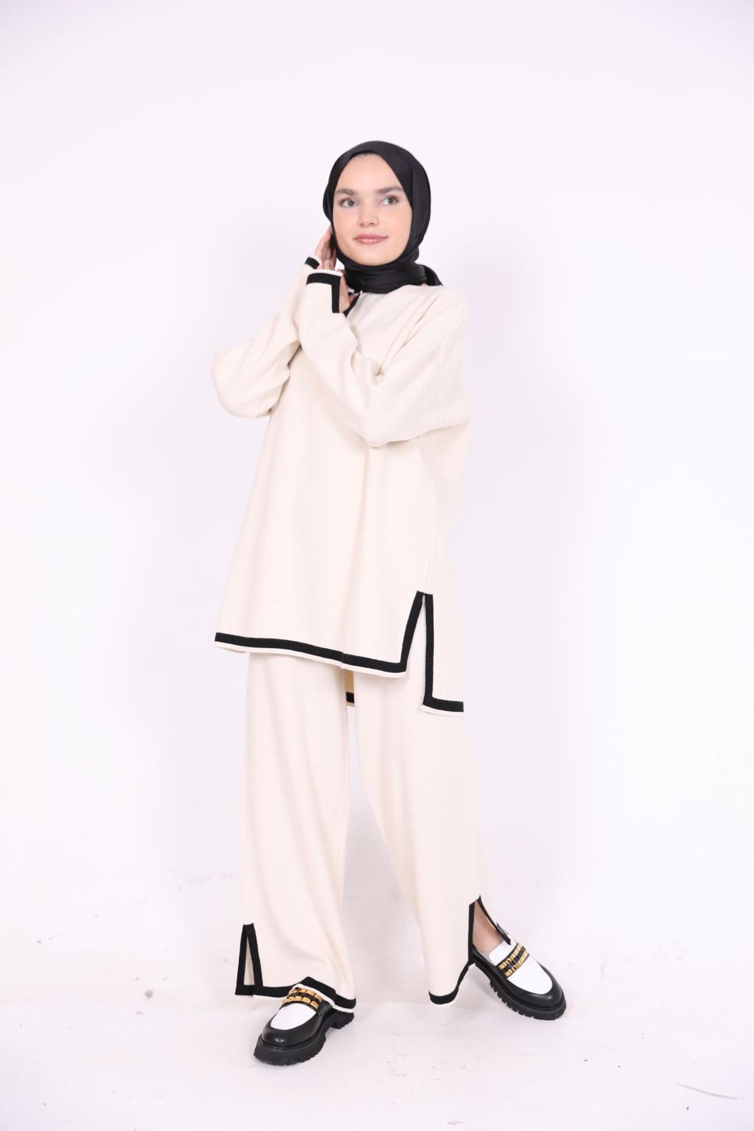 Stripe Detailed Slit Knitwear Suit Beige
