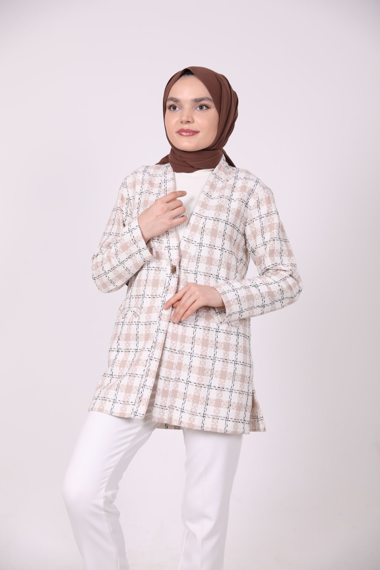 Single Button Pocket Chanel Jacket Beige