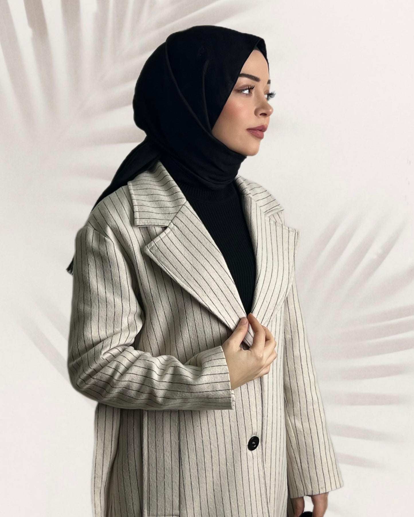 Çizgi Desenli Kuşaklı ve Astarlı Kaban Beyaz