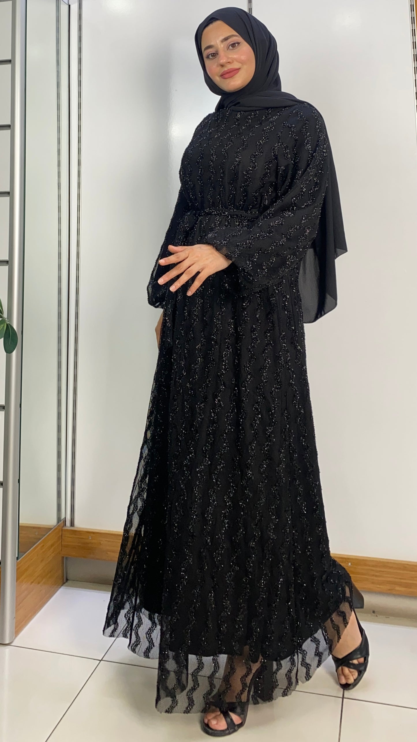 Güpür Modelli Beli Kuşaklı Elbise Siyah