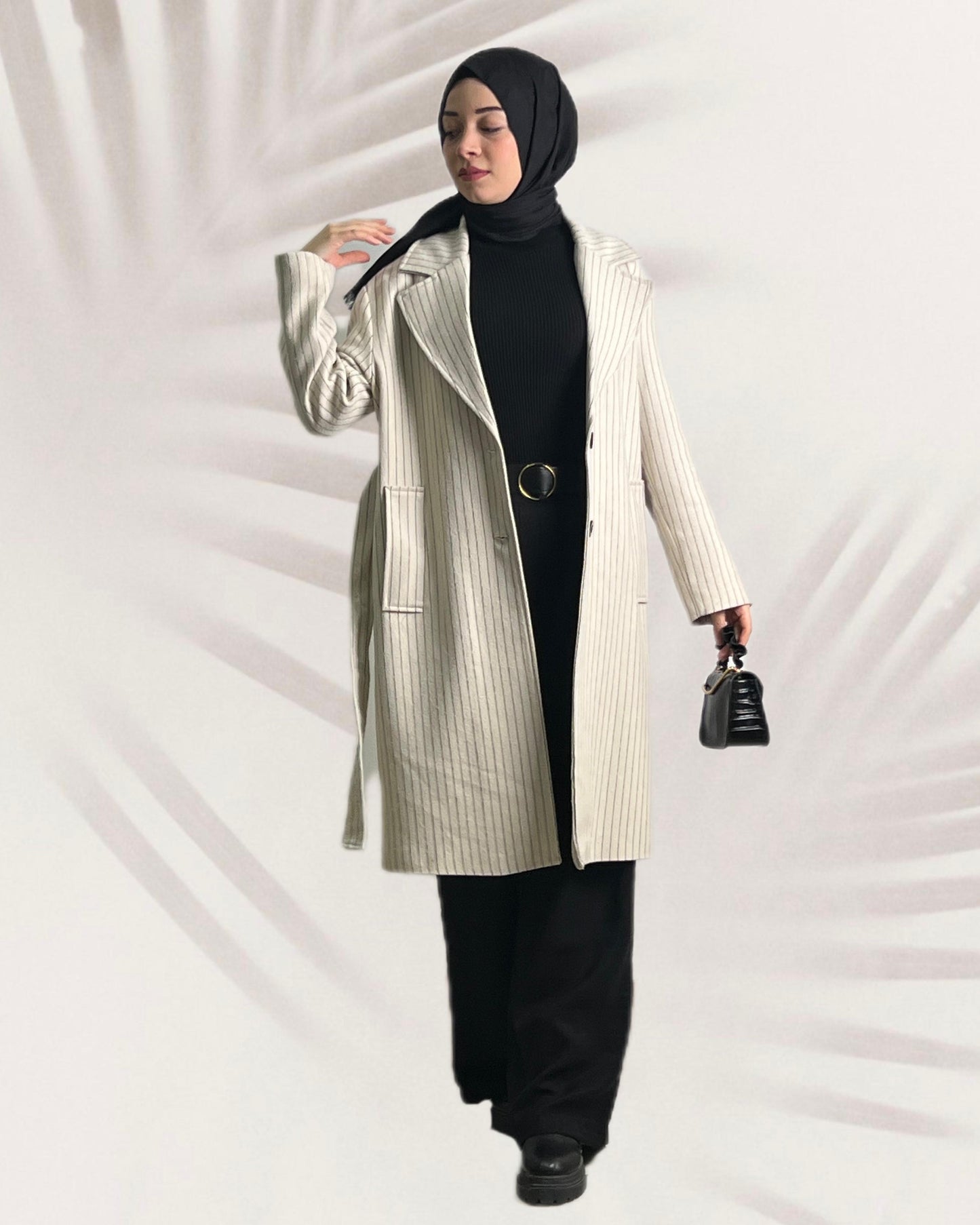 Çizgi Desenli Kuşaklı ve Astarlı Kaban Beyaz