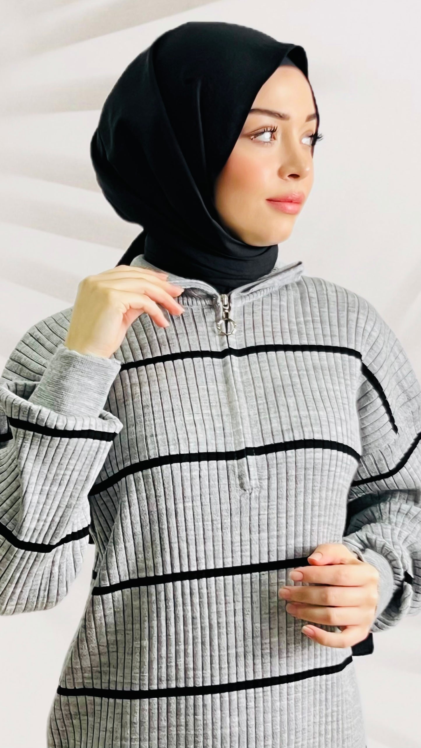 Çizgi Desenli Yarım Boğaz Fermuarlı Triko Elbise Gri
