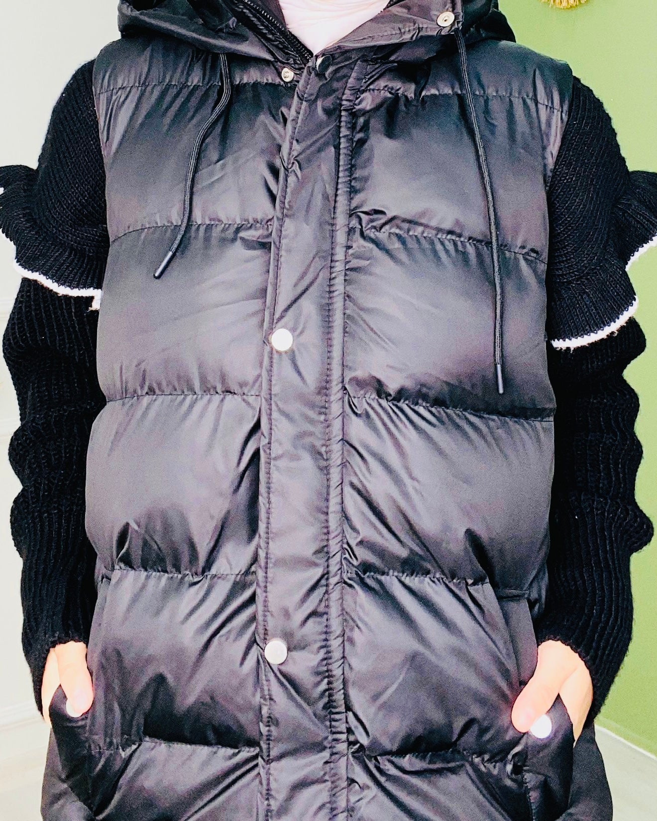 Çıtçıt ve Fermuarlı Kapşonlu Şişme Yelek Siyah