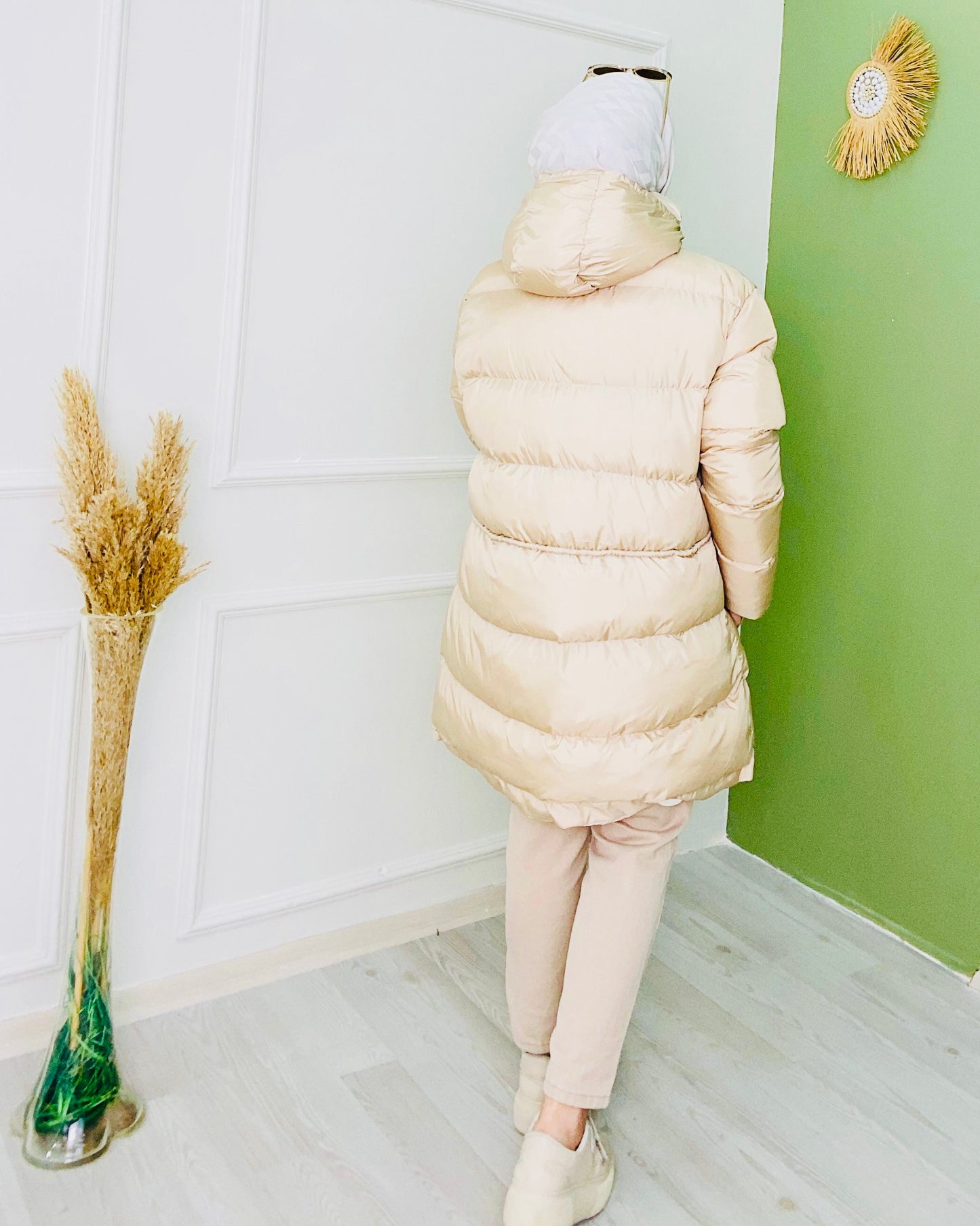 Geniş Cepli Kapşonlu Araboy Şişme Mont Camel