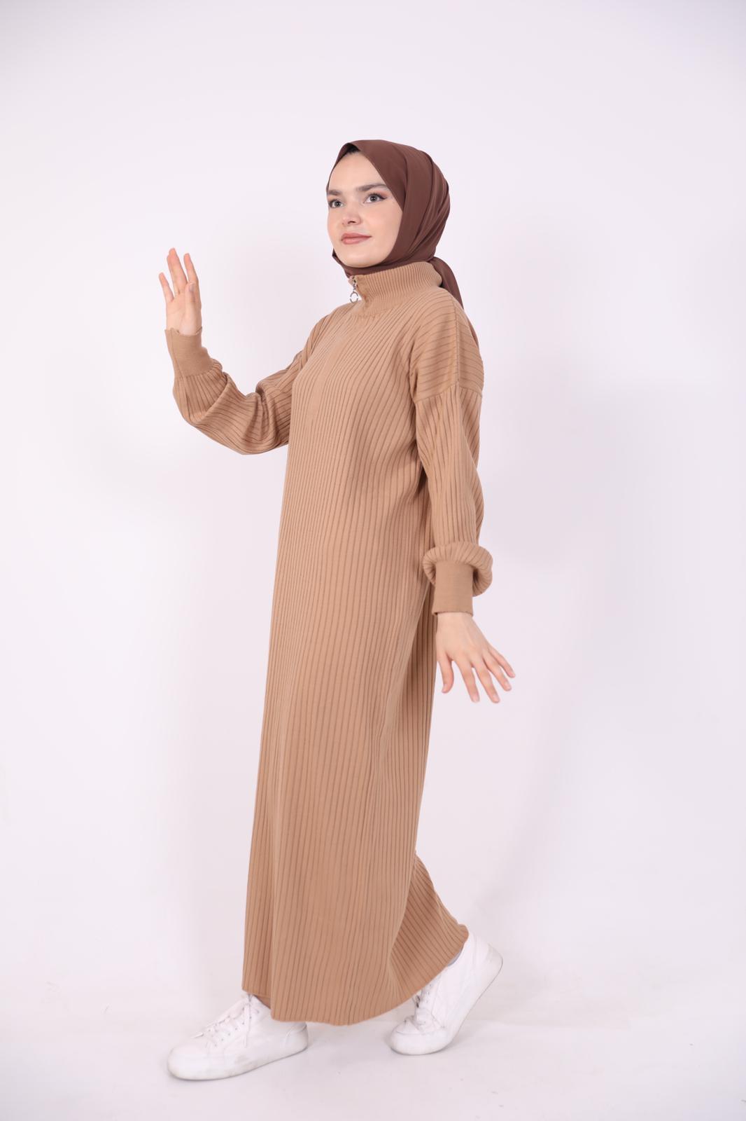 Yakası Fermuarlı Triko Elbise Camel