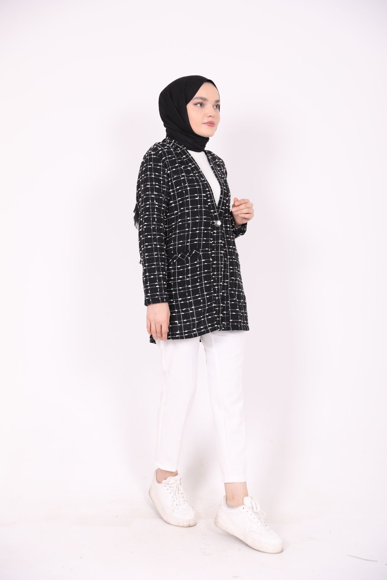 Single Button Pocket Chanel Jacket Black