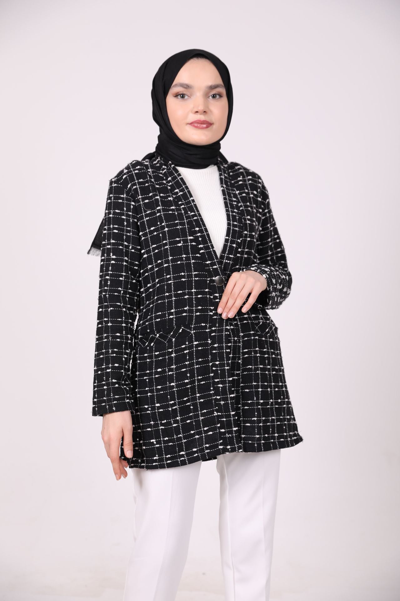 Single Button Pocket Chanel Jacket Black