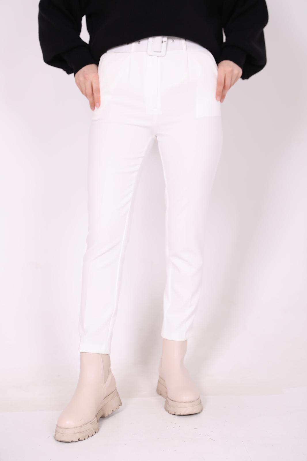 Geniş Kemerli Havuç Model Pantolon Beyaz