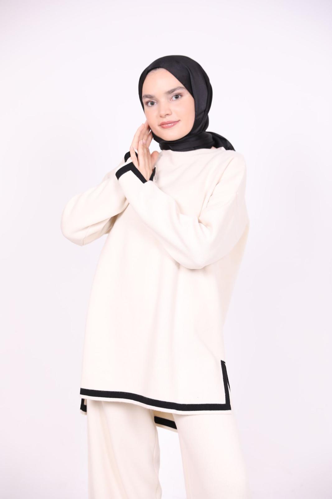 Stripe Detailed Slit Knitwear Suit Beige