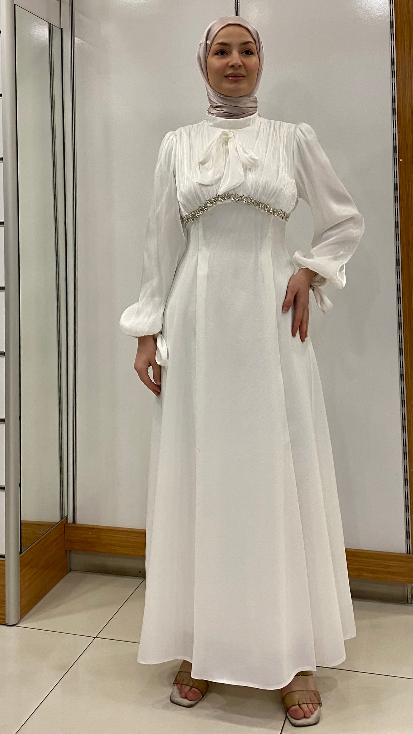 Beli Taş tasarımlı Fenomen Abiye Beyaz