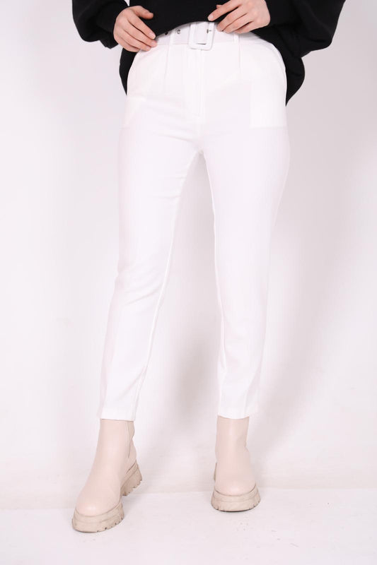 Geniş Kemerli Havuç Model Pantolon Beyaz