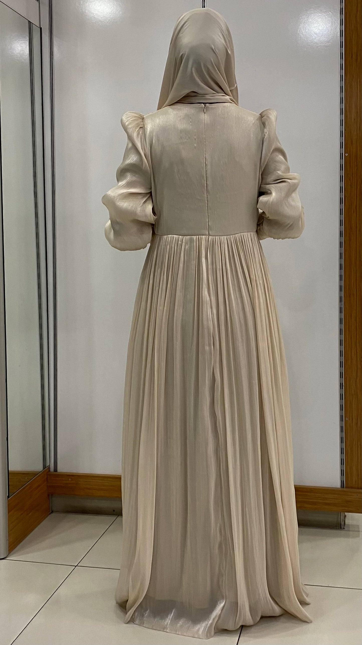 Önü Düğme Detaylı Kolu Manşetli Abiye Bej