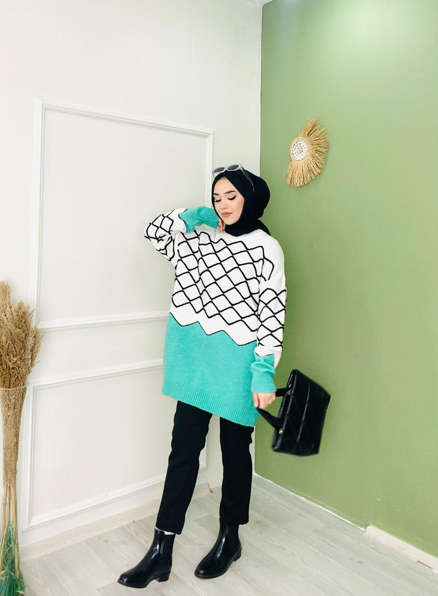 Geometric Patterned Two-Tone Sweater Green