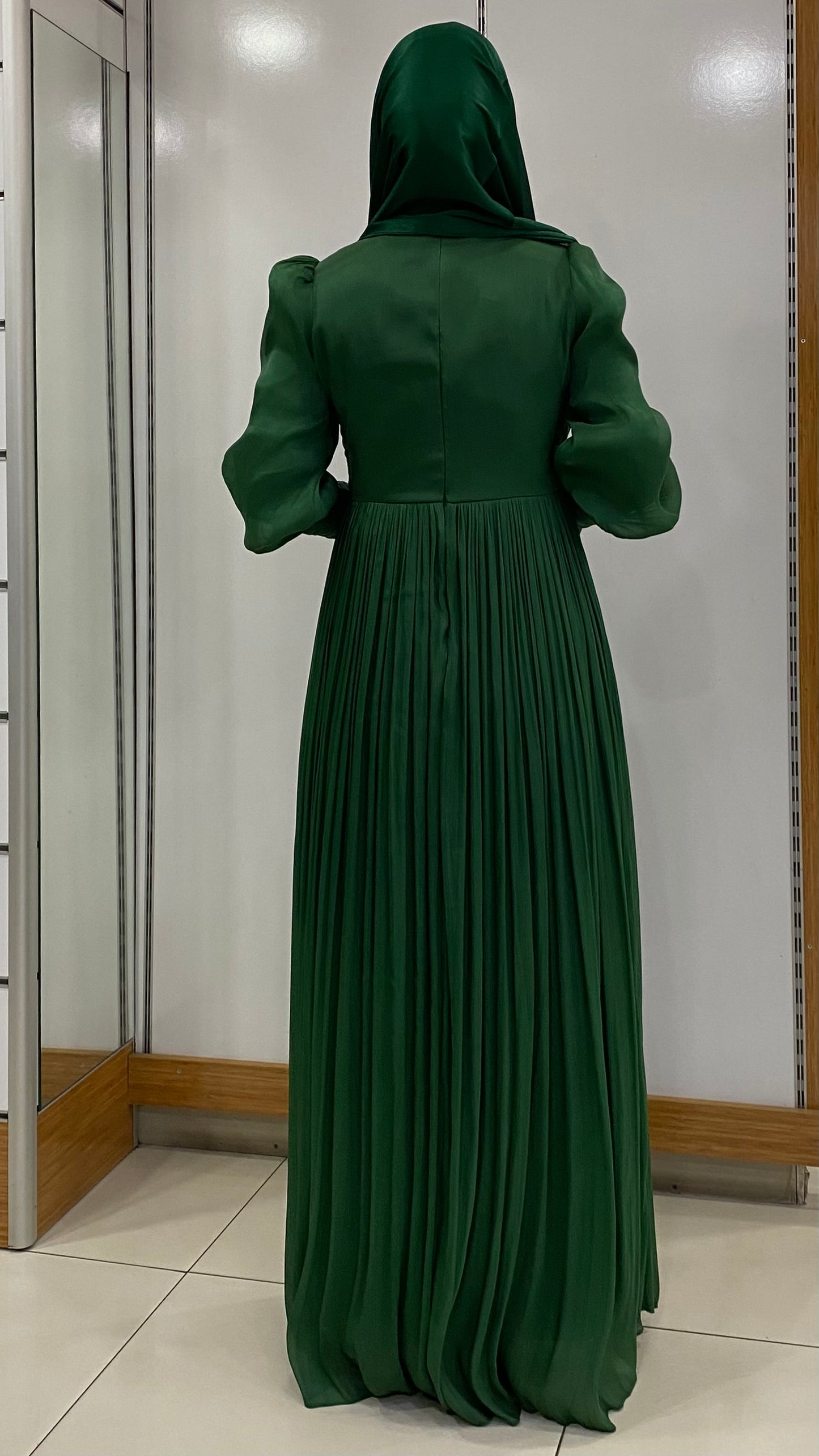 Önü Düğme Detaylı Kolu Manşetli Abiye Zümrüt Yeşili