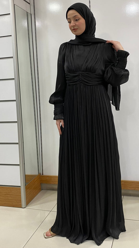 Önü Düğme Detaylı Kolu Manşetli Abiye Siyah