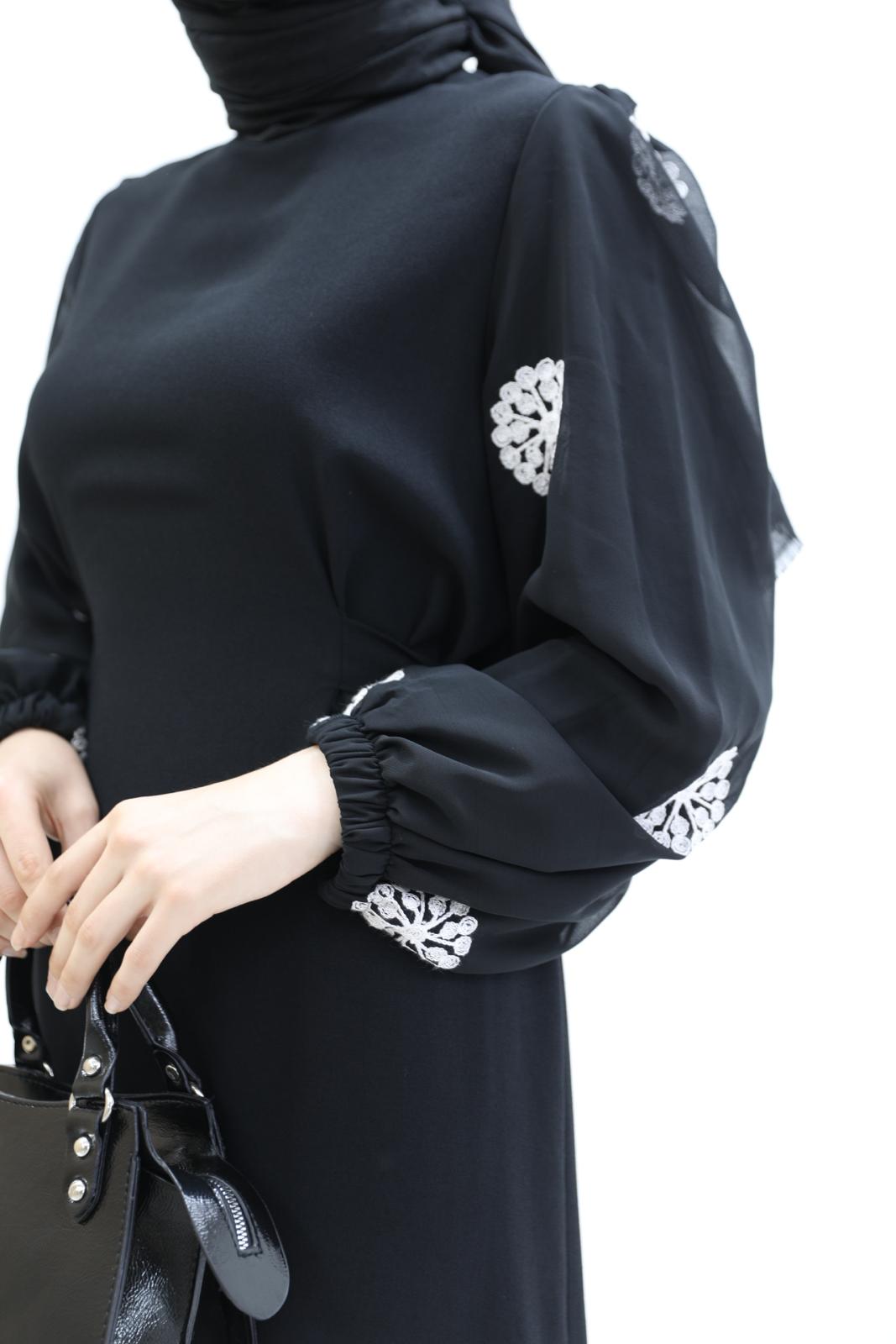 Checkered Sleeves Tie-Waist Crepe Dress