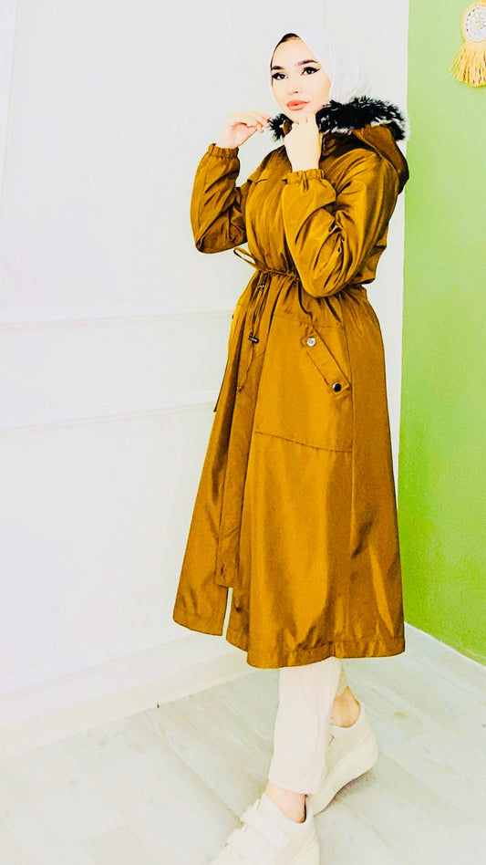 Su Geçirmez Kürklü Mont Camel