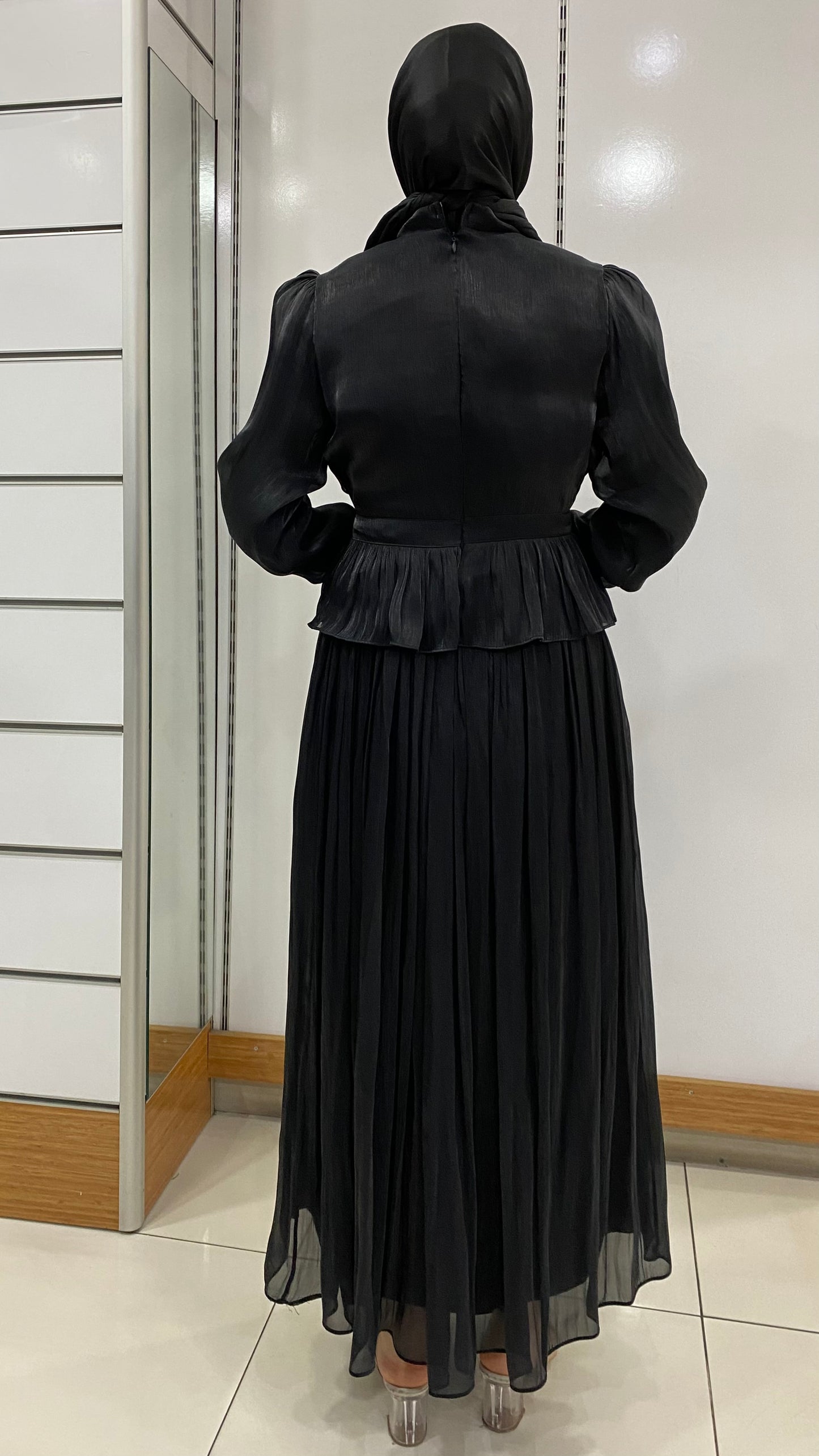 Bel ve Kol Manşetli etekli Takım Siyah