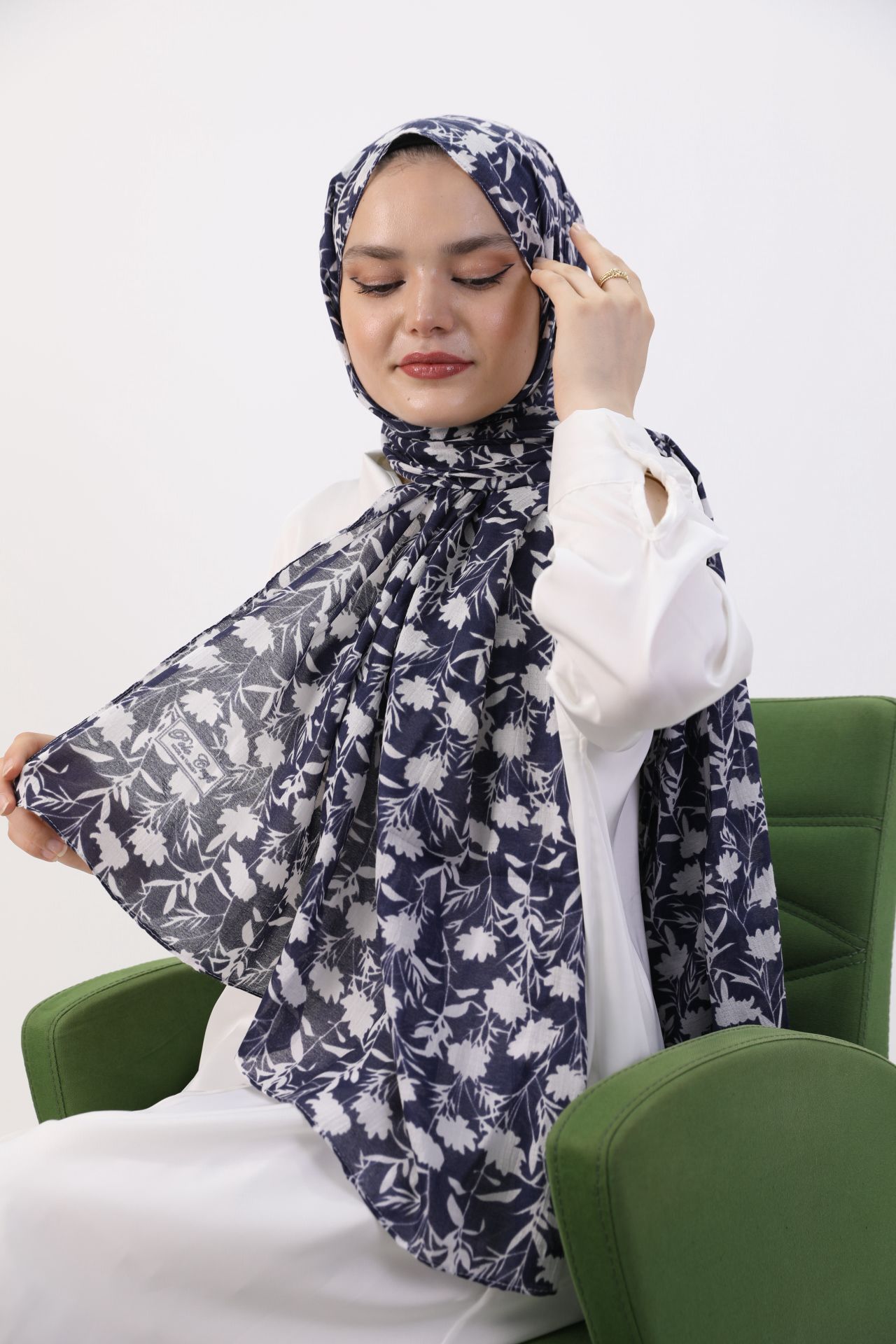 Leaf Patterned Shawl Navy Blue