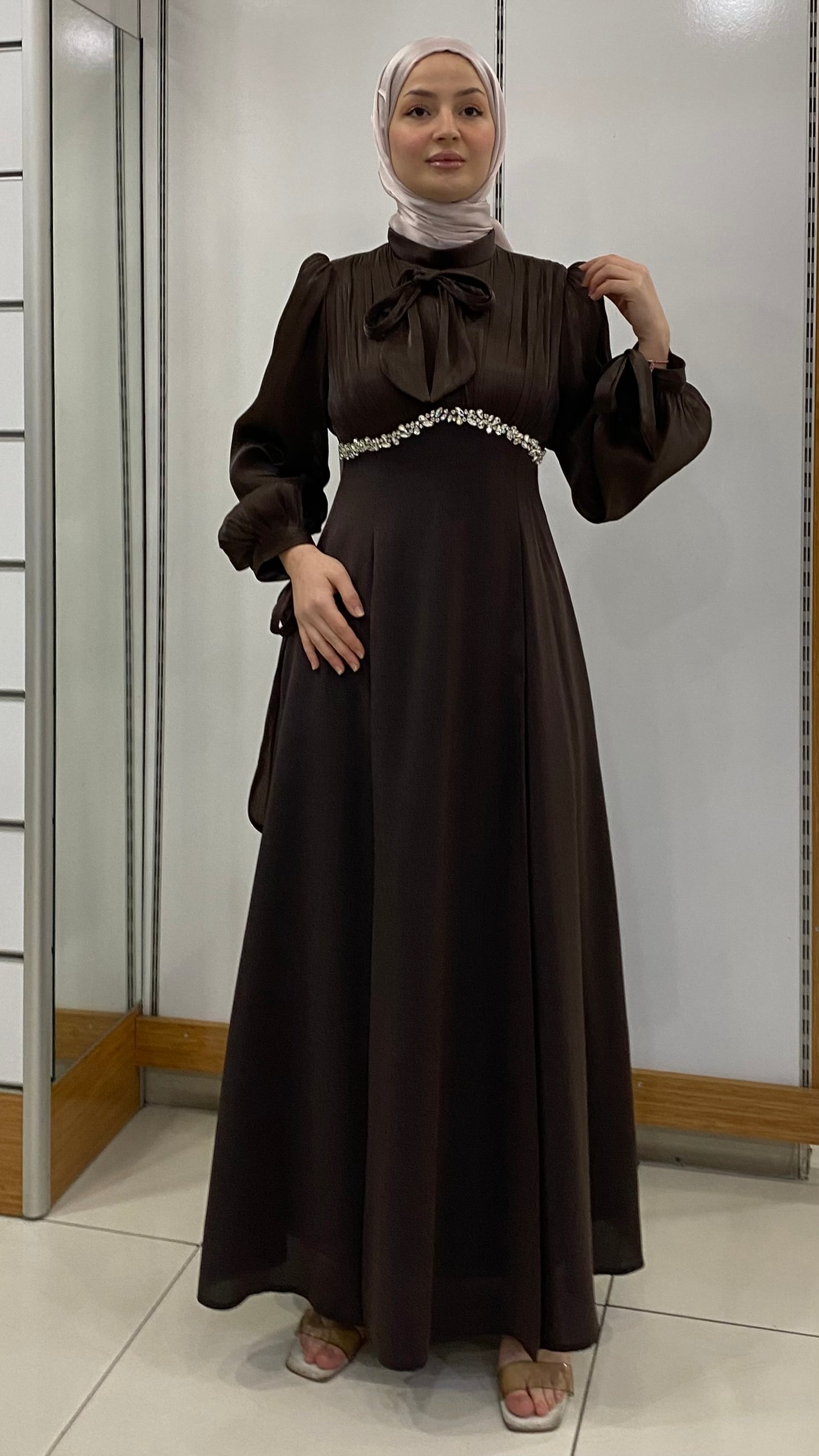 Beli Taş tasarımlı Fenomen Abiye Kahve