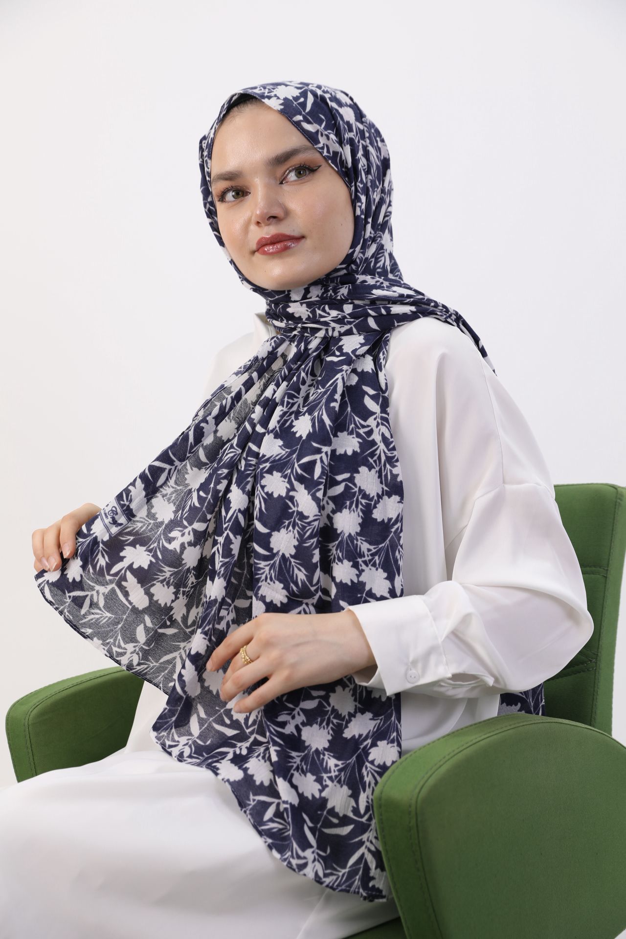 Leaf Patterned Shawl Navy Blue