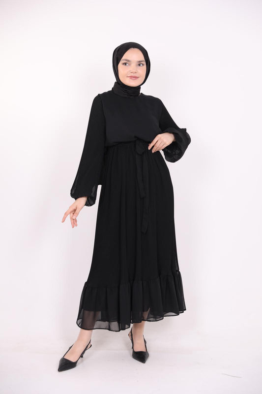 Kolu ve Eteği Piliseli Elbise Siyah