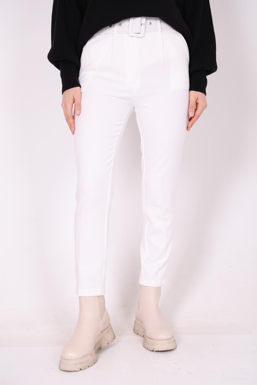 Geniş Kemerli Havuç Model Pantolon Beyaz