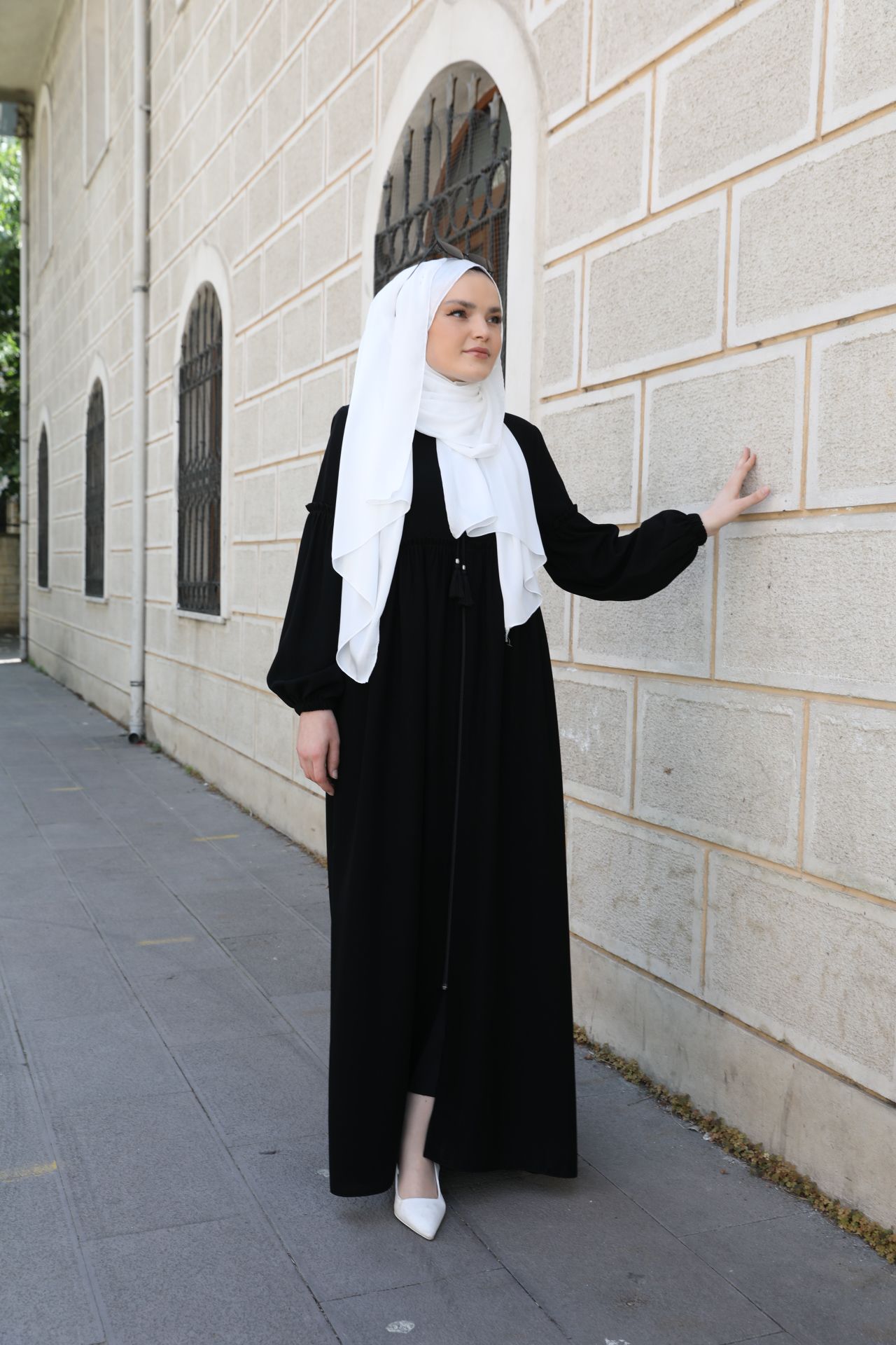 Ruffle Detailed Abaya Black