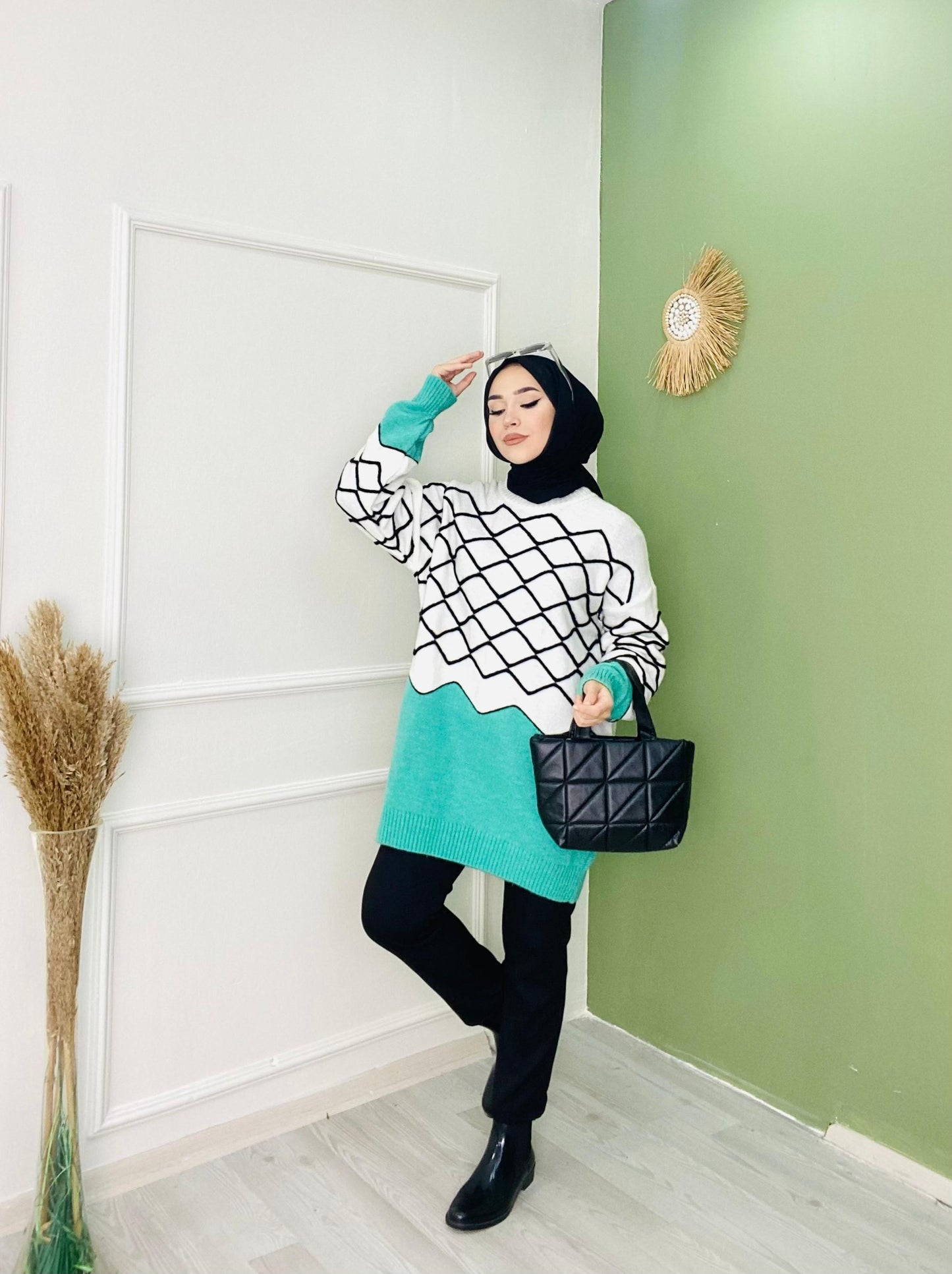 Geometric Patterned Two-Tone Sweater Green