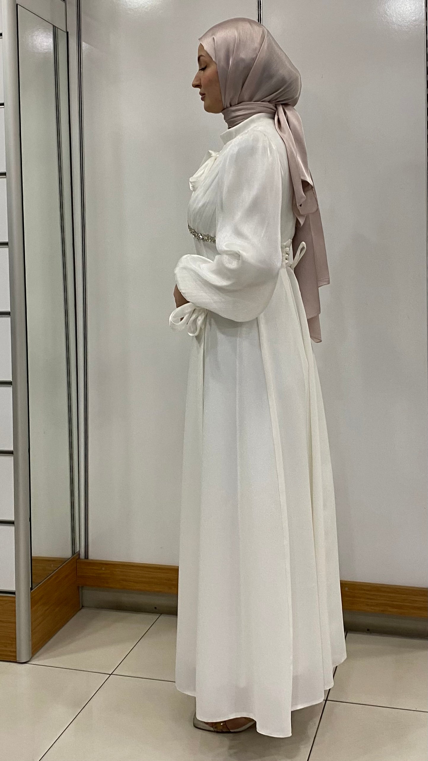 Beli Taş tasarımlı Fenomen Abiye Beyaz