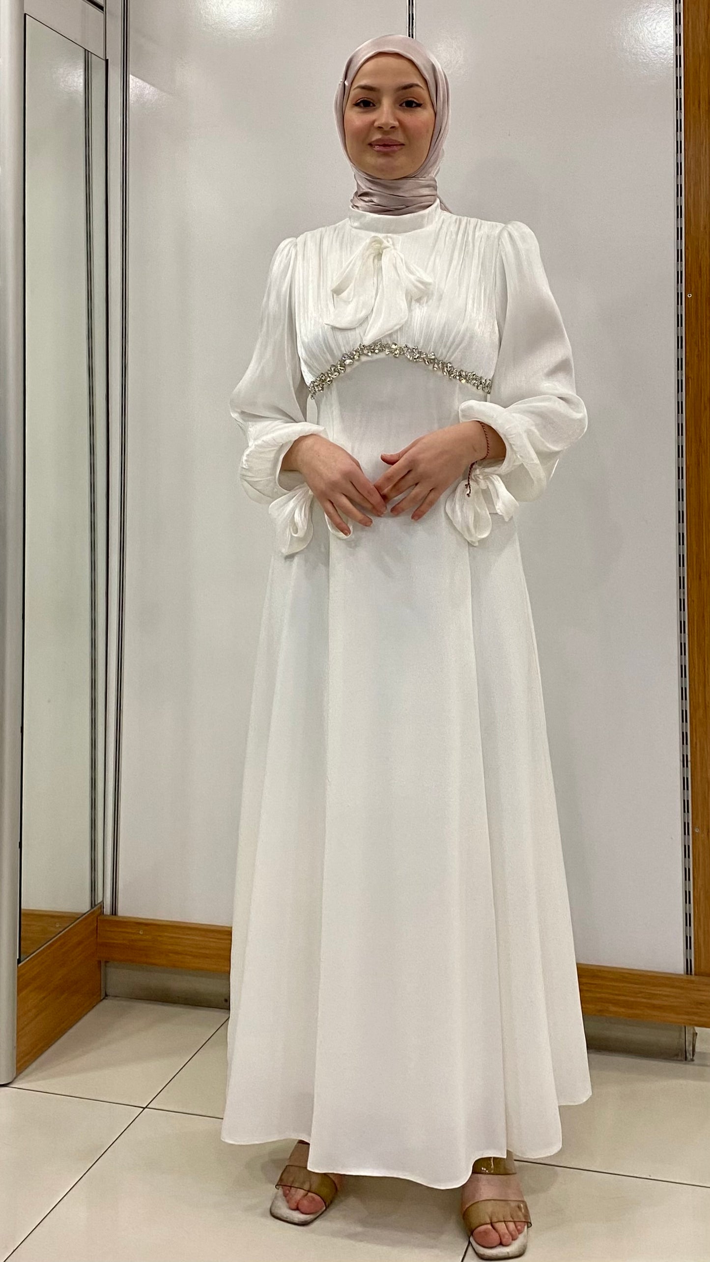 Beli Taş tasarımlı Fenomen Abiye Beyaz