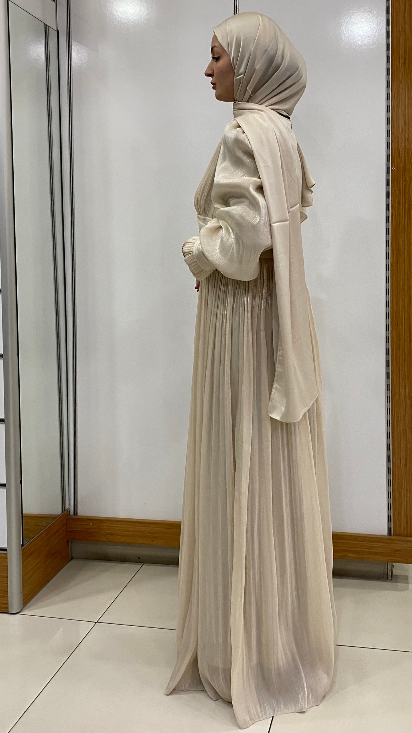 Önü Düğme Detaylı Kolu Manşetli Abiye Bej