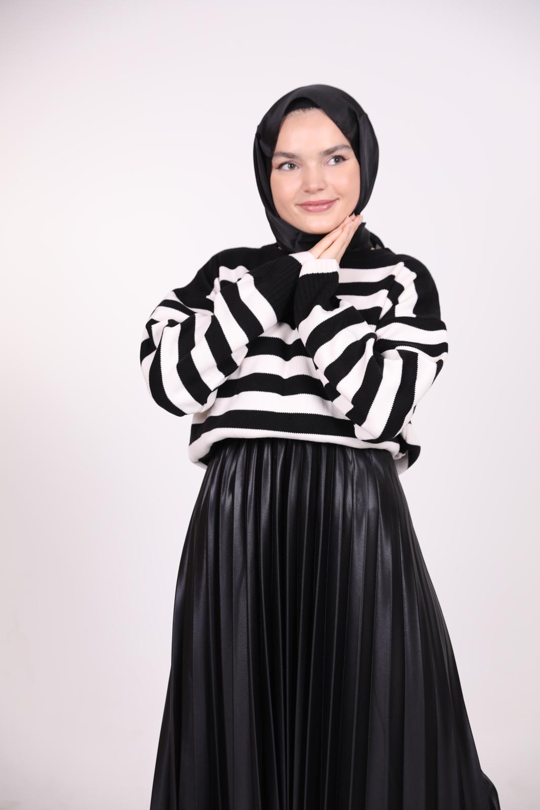 Striped Araboy Sweater Black
