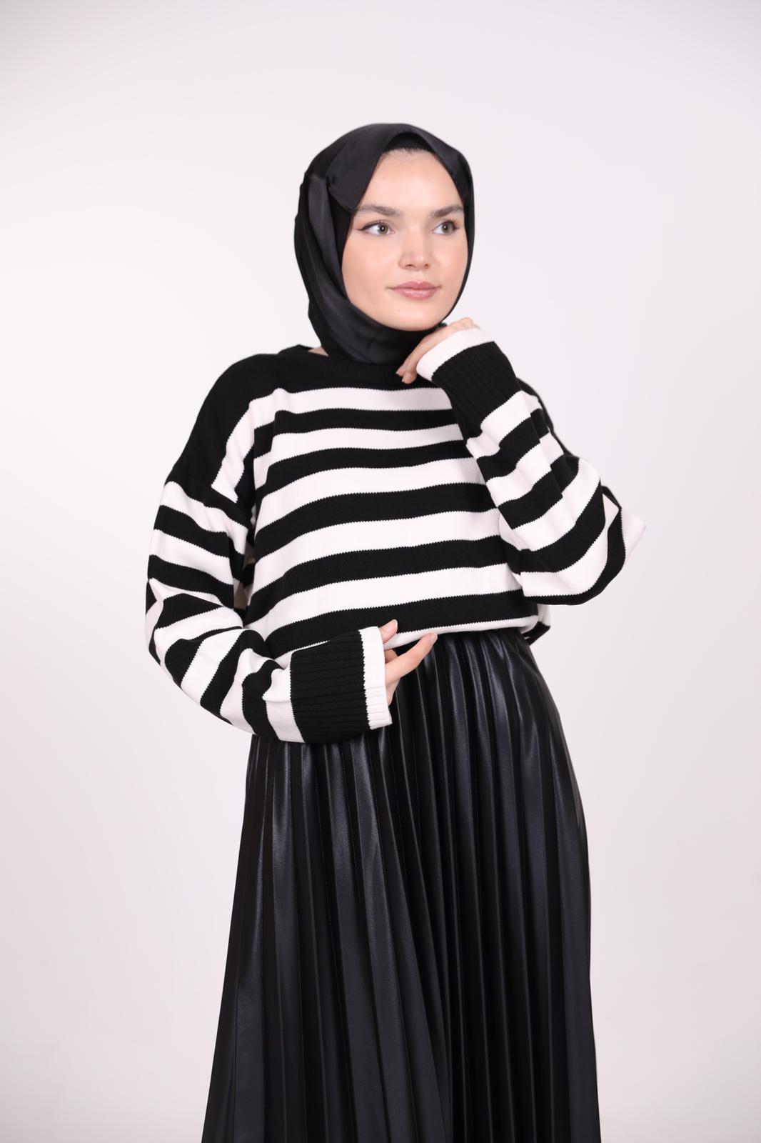 Striped Araboy Sweater Black