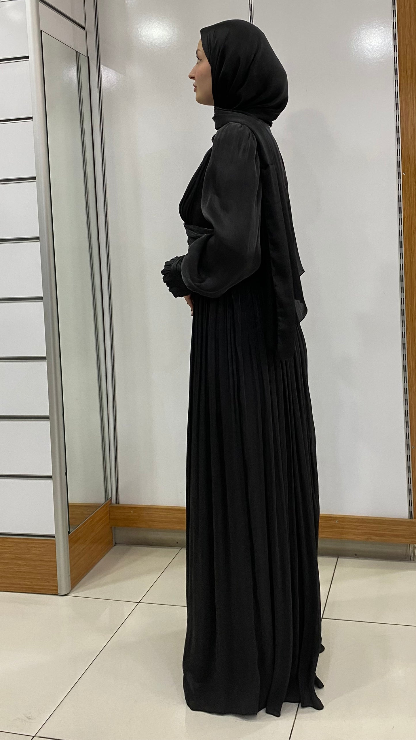 Önü Düğme Detaylı Kolu Manşetli Abiye Siyah